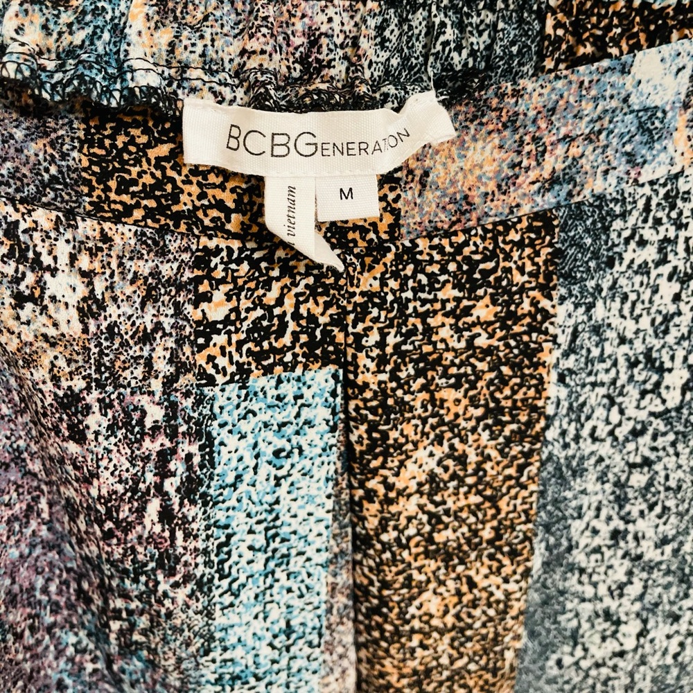 BCBGeneration wide leg pants that looks like a skirt, multicolored, Size: Medium - Picture 3 of 3